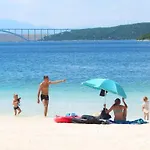 아파트 Apartmani Omisalj 오미살즈