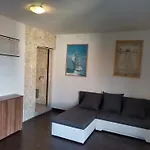 Apartmani Omisalj * 오미살즈