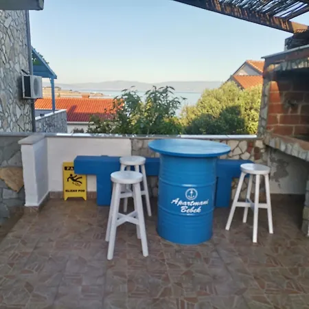 Apartmani Omisalj דירה