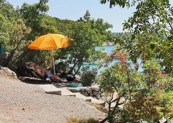 דירה Apartmani Omisalj אומיסאליי