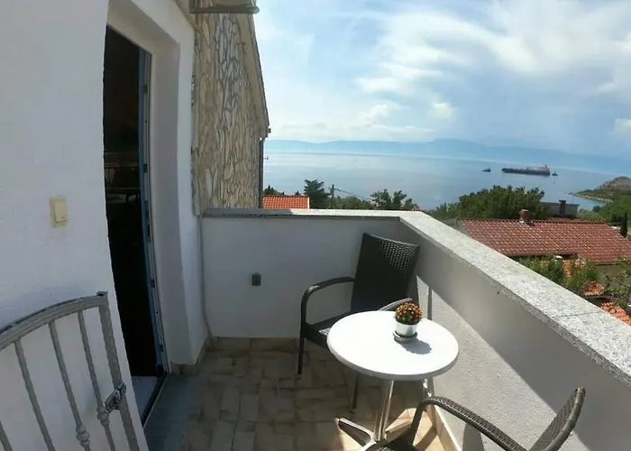 דירה Apartmani Omisalj אומיסאליי