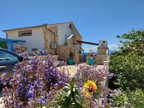 Apartmani Omisalj * אומיסאליי