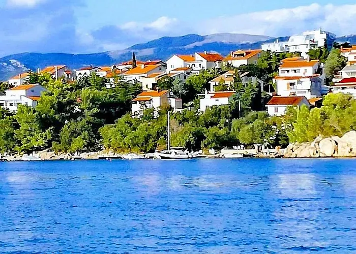 Apartmani Omisalj דירה *