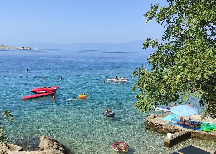 Apartmani Omisalj דירה