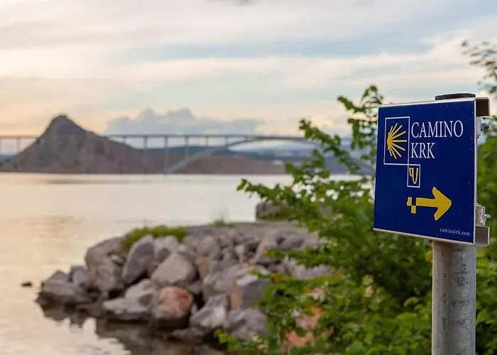 Apartmani Omisalj דירה