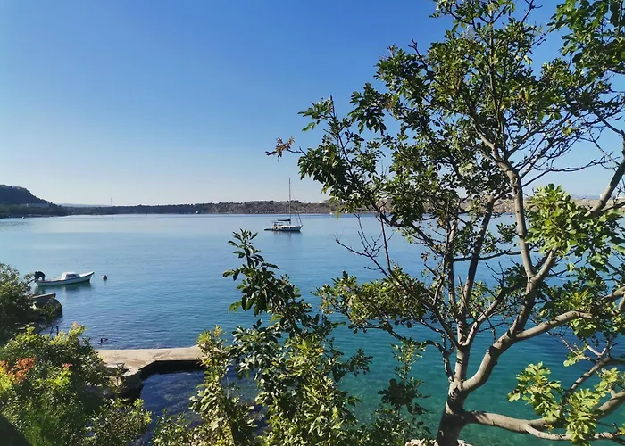 דירה Apartmani Omisalj אומיסאליי