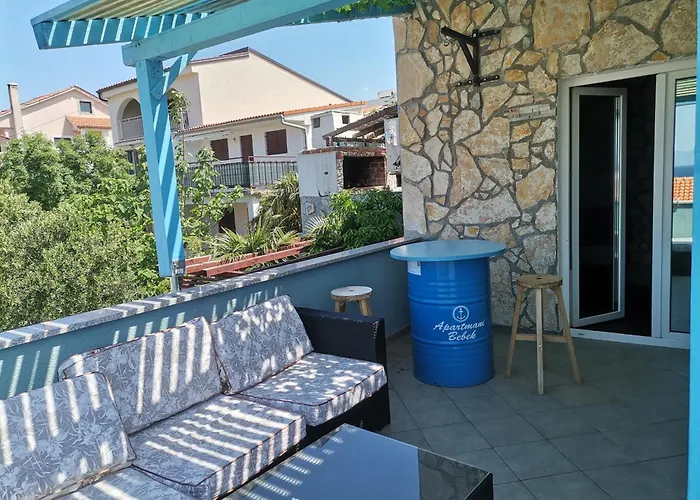 Apartmani Omisalj דירה