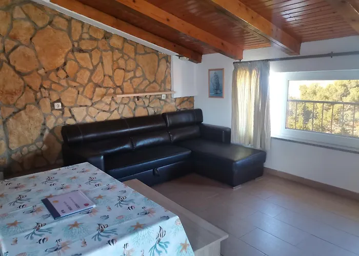 Apartmani Omisalj דירה *