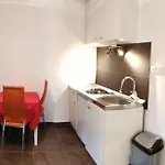 Apartmani Omisalj * 奥米沙利