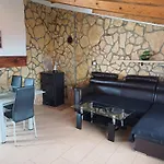 Apartmani Omisalj Apartment *
