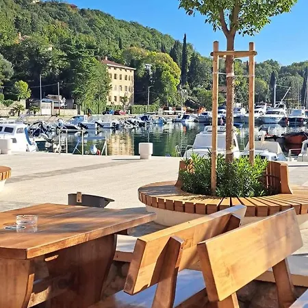 Apartmani Omisalj *