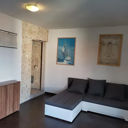 Apartmani Omisalj * אומיסאליי