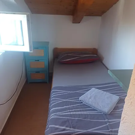 דירה Apartmani Omisalj אומיסאליי