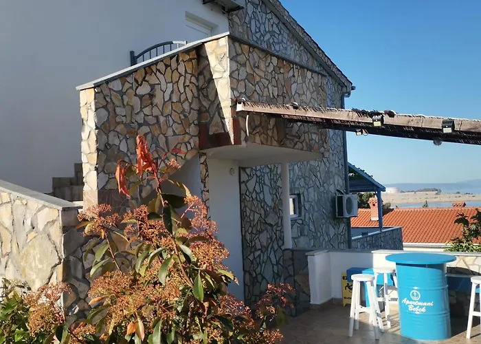 Apartmani Omisalj Daire *